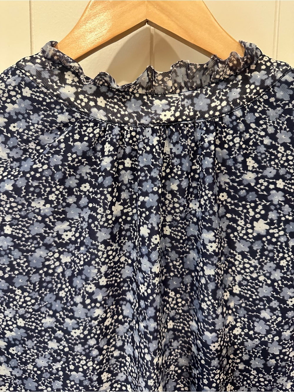 Cato Women’s Blue Floral Blouse Size Small Ruffle Collar Lined Long Sleeve Top - Picture 11 of 11